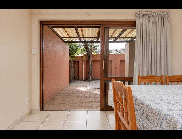 2 BEDROOM APARTMENT FOR SALE IN SUNNINGHILL